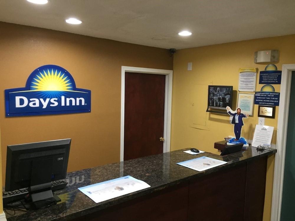 Days Inn By Wyndham Medford Extérieur photo